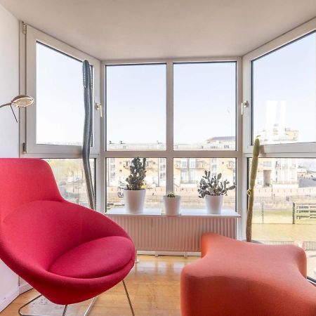 Apartamento Sunny Maisonette With Views Over Canary Wharf, Londres Exterior foto