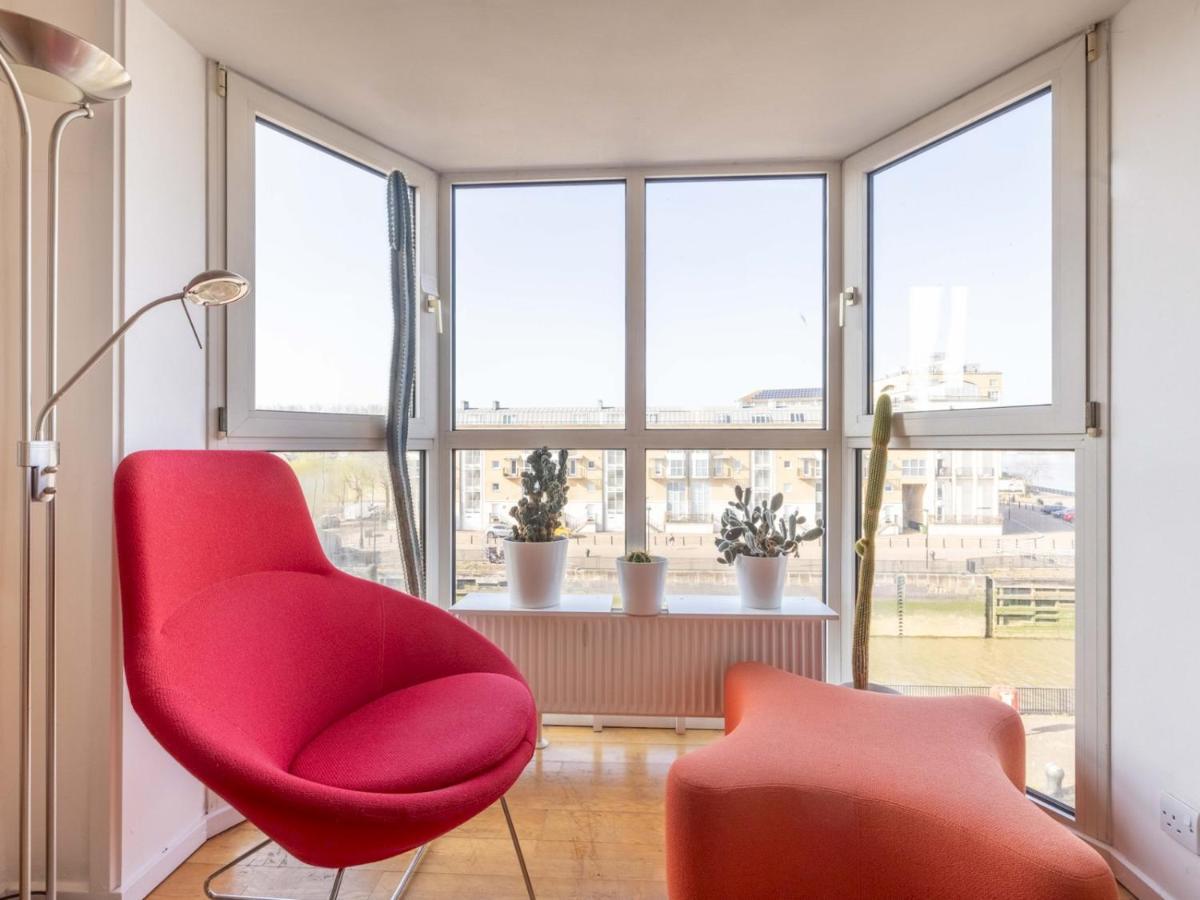 Sunny Maisonette With Views Over Canary Wharf, Londres Exterior foto