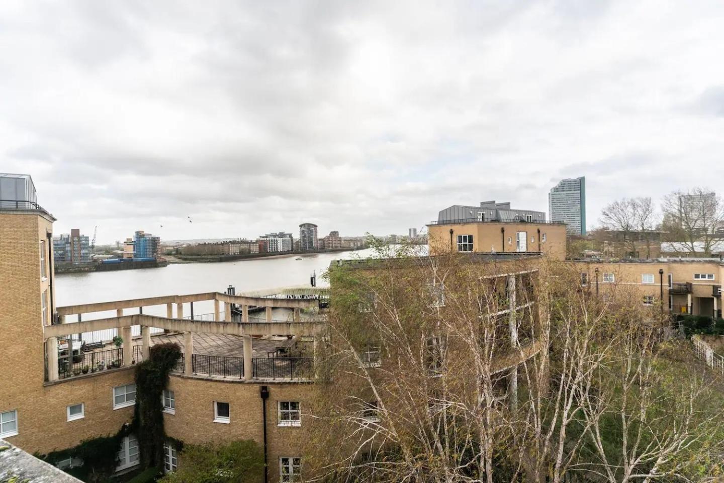 Sunny Maisonette With Views Over Canary Wharf, Londres Exterior foto