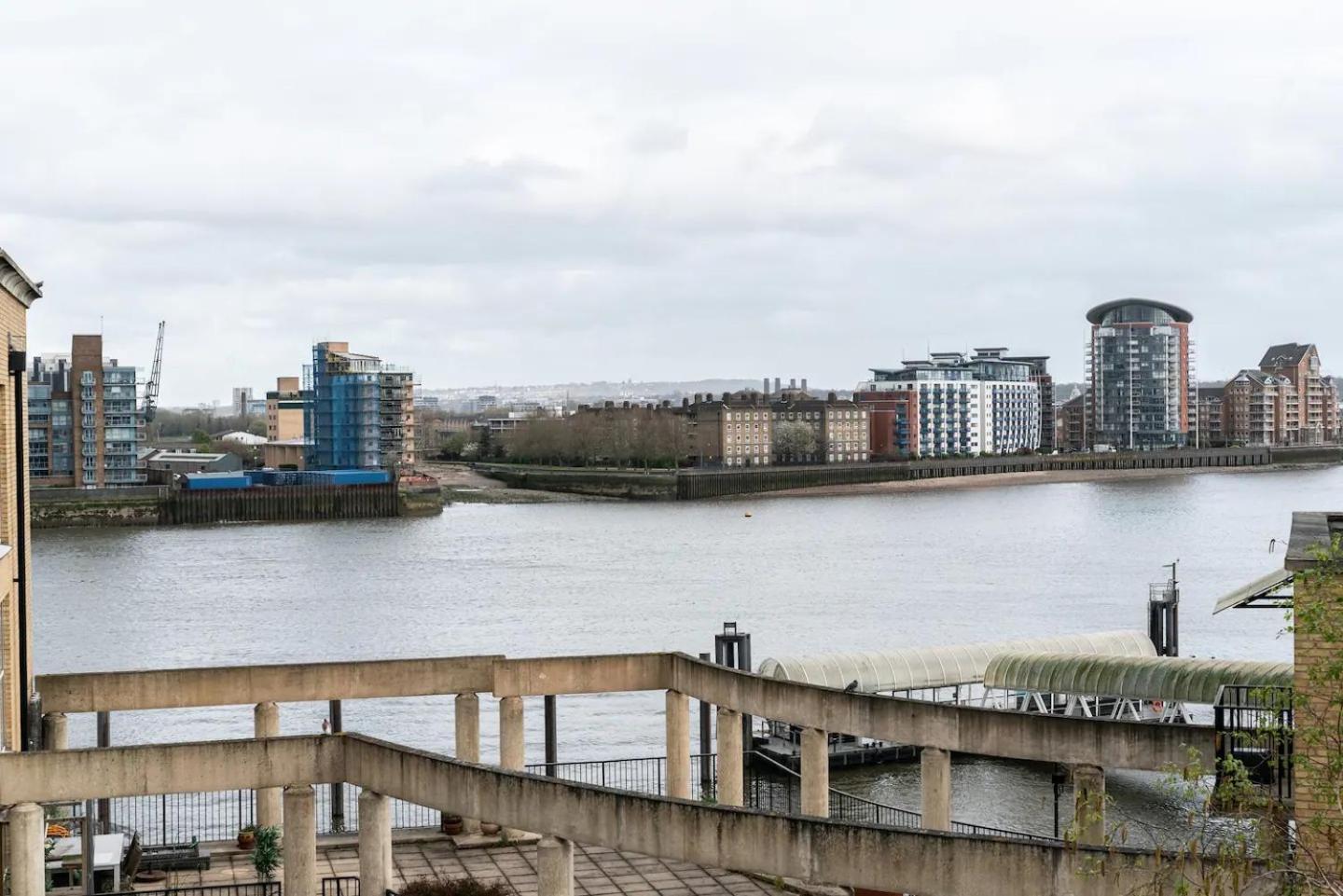 Sunny Maisonette With Views Over Canary Wharf, Londres Exterior foto