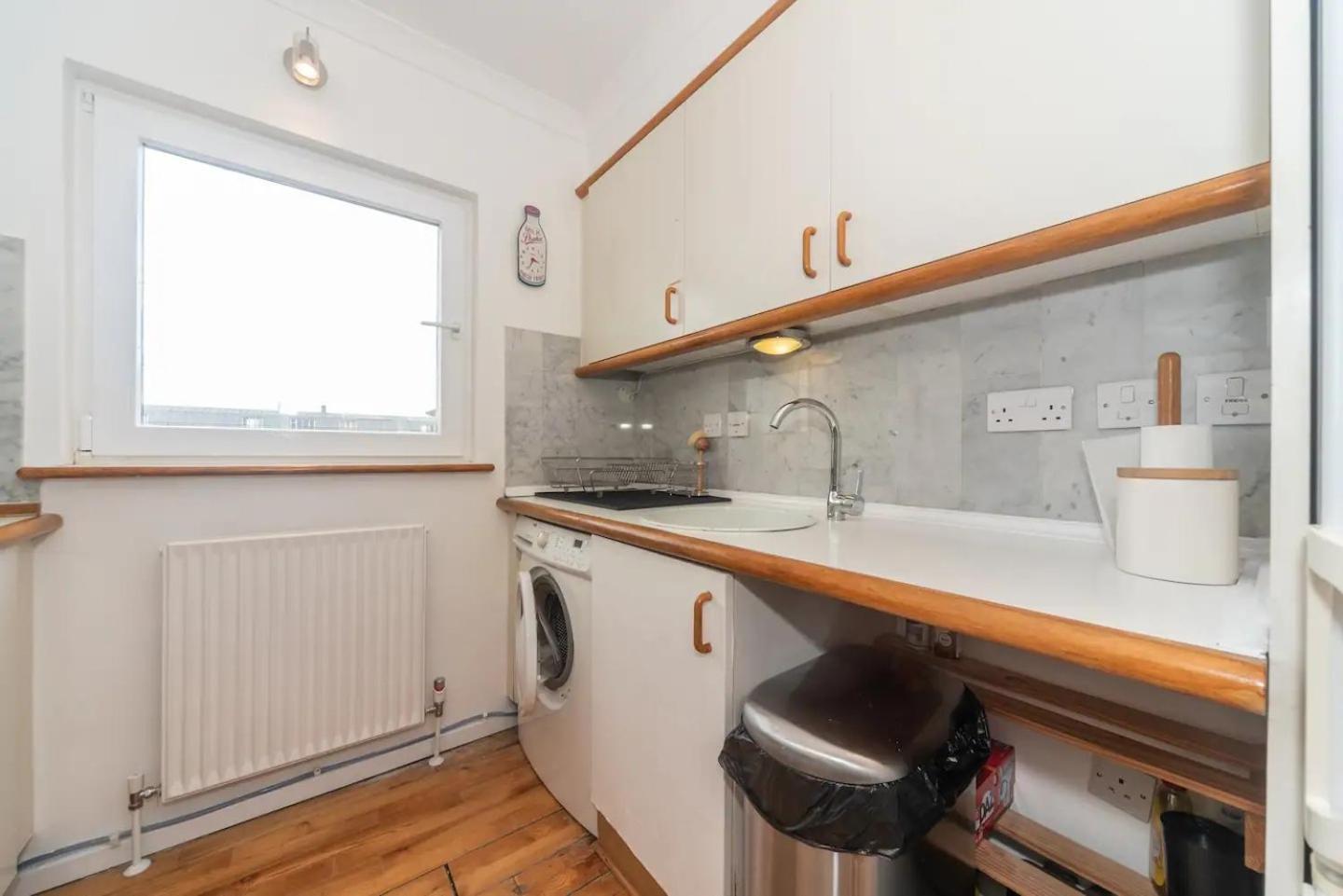 Sunny Maisonette With Views Over Canary Wharf, Londres Exterior foto