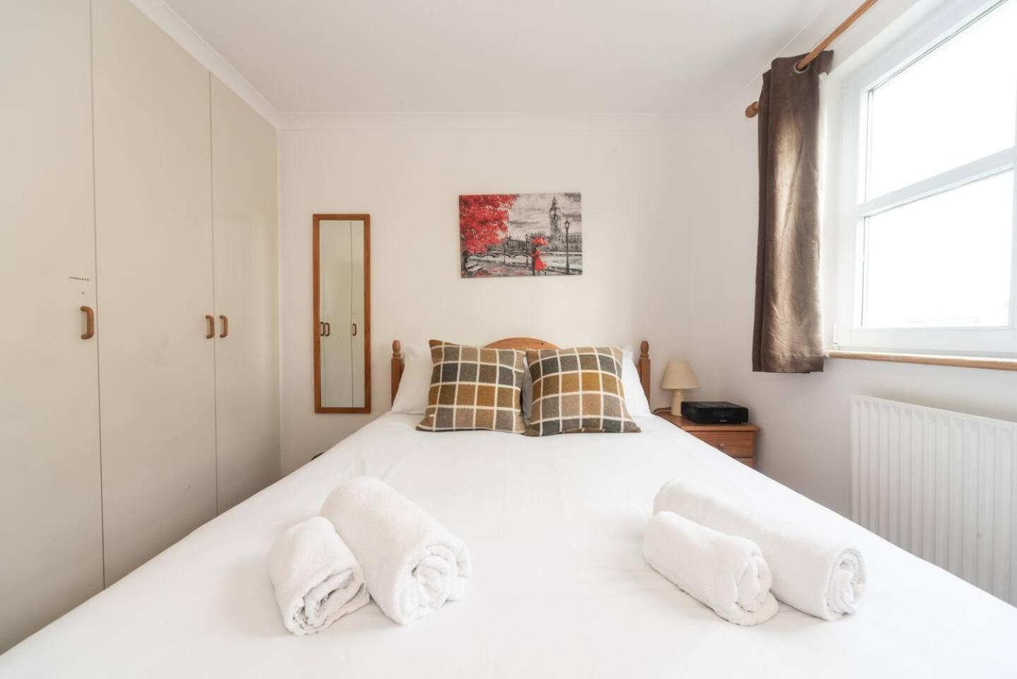 Sunny Maisonette With Views Over Canary Wharf, Londres Exterior foto