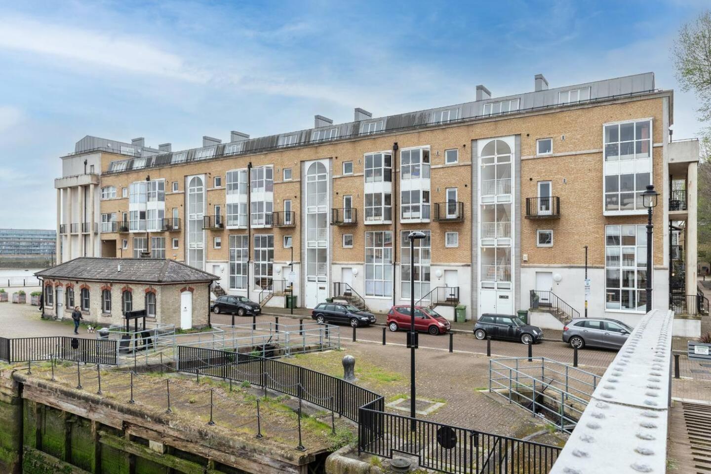 Sunny Maisonette With Views Over Canary Wharf, Londres Exterior foto