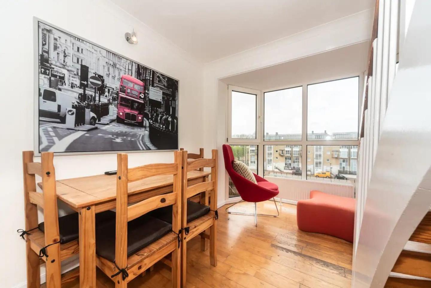 Apartamento Sunny Maisonette With Views Over Canary Wharf, Londres Exterior foto