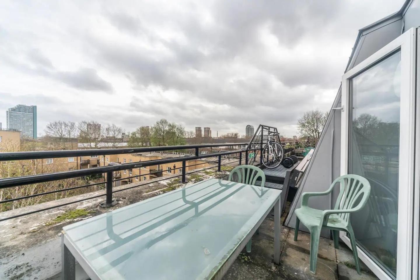 Apartamento Sunny Maisonette With Views Over Canary Wharf, Londres Exterior foto