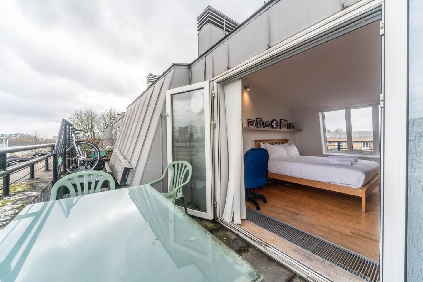 Sunny Maisonette With Views Over Canary Wharf, Londres Exterior foto