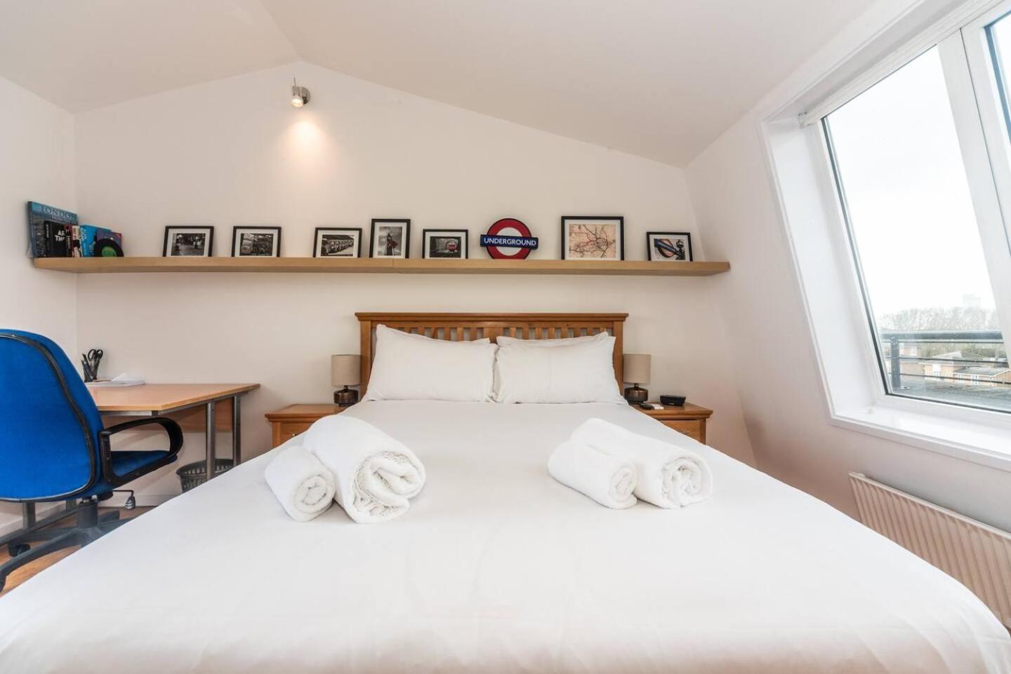 Sunny Maisonette With Views Over Canary Wharf, Londres Exterior foto
