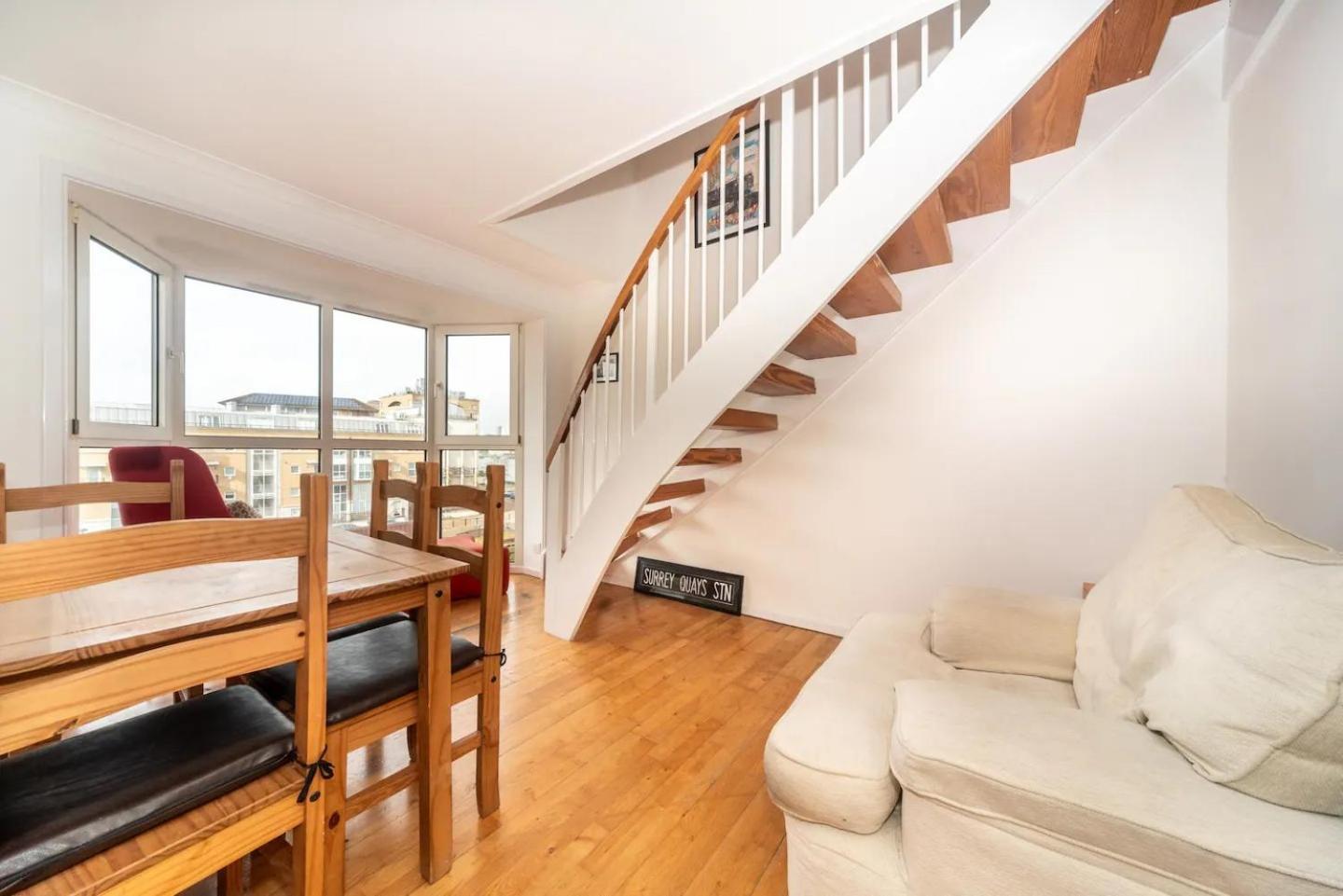 Sunny Maisonette With Views Over Canary Wharf, Londres Exterior foto