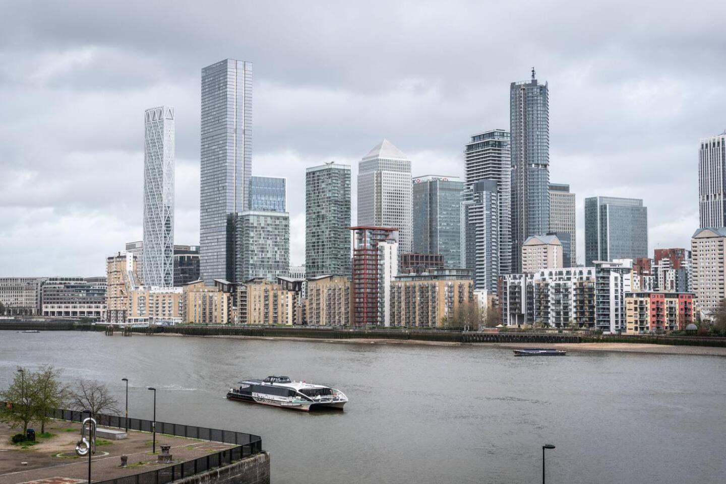 Sunny Maisonette With Views Over Canary Wharf, Londres Exterior foto