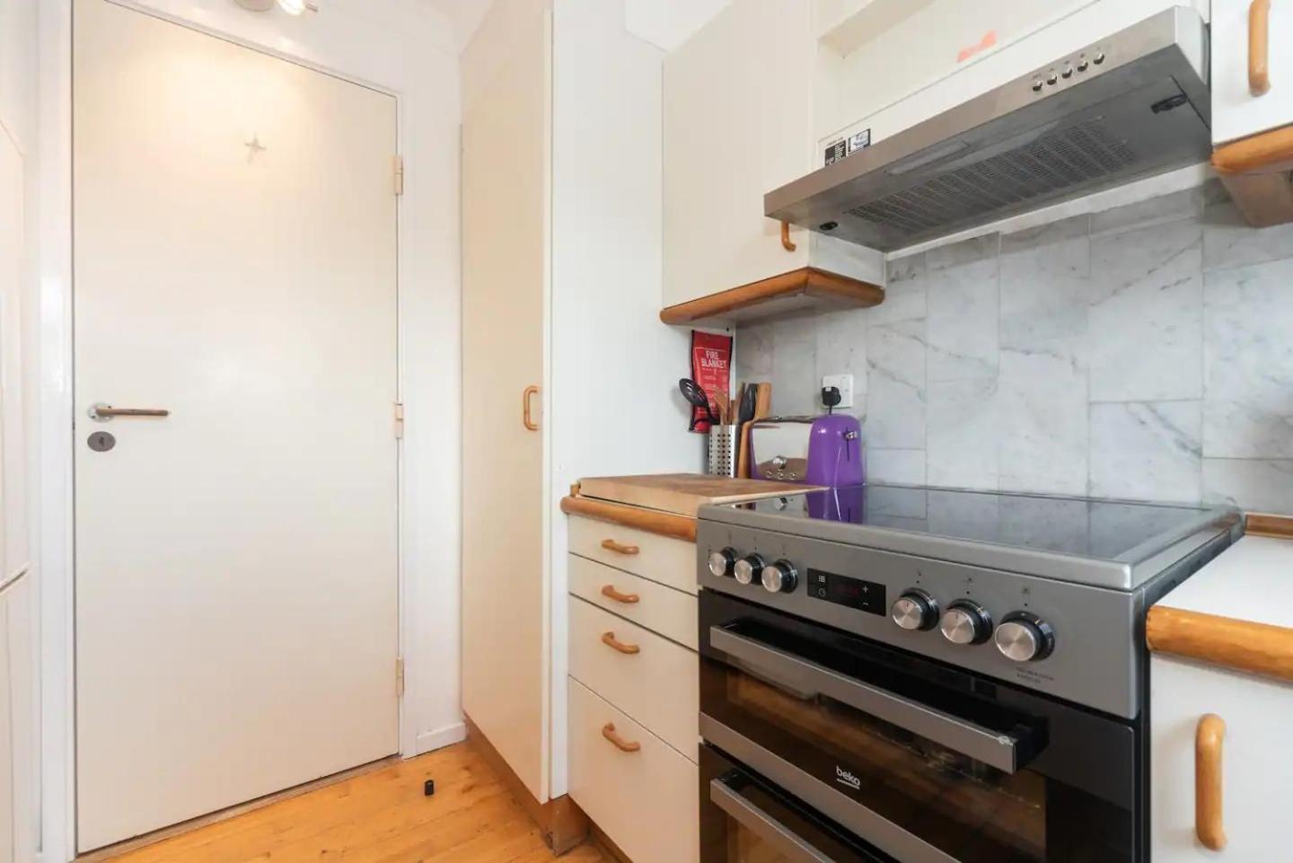 Sunny Maisonette With Views Over Canary Wharf, Londres Exterior foto