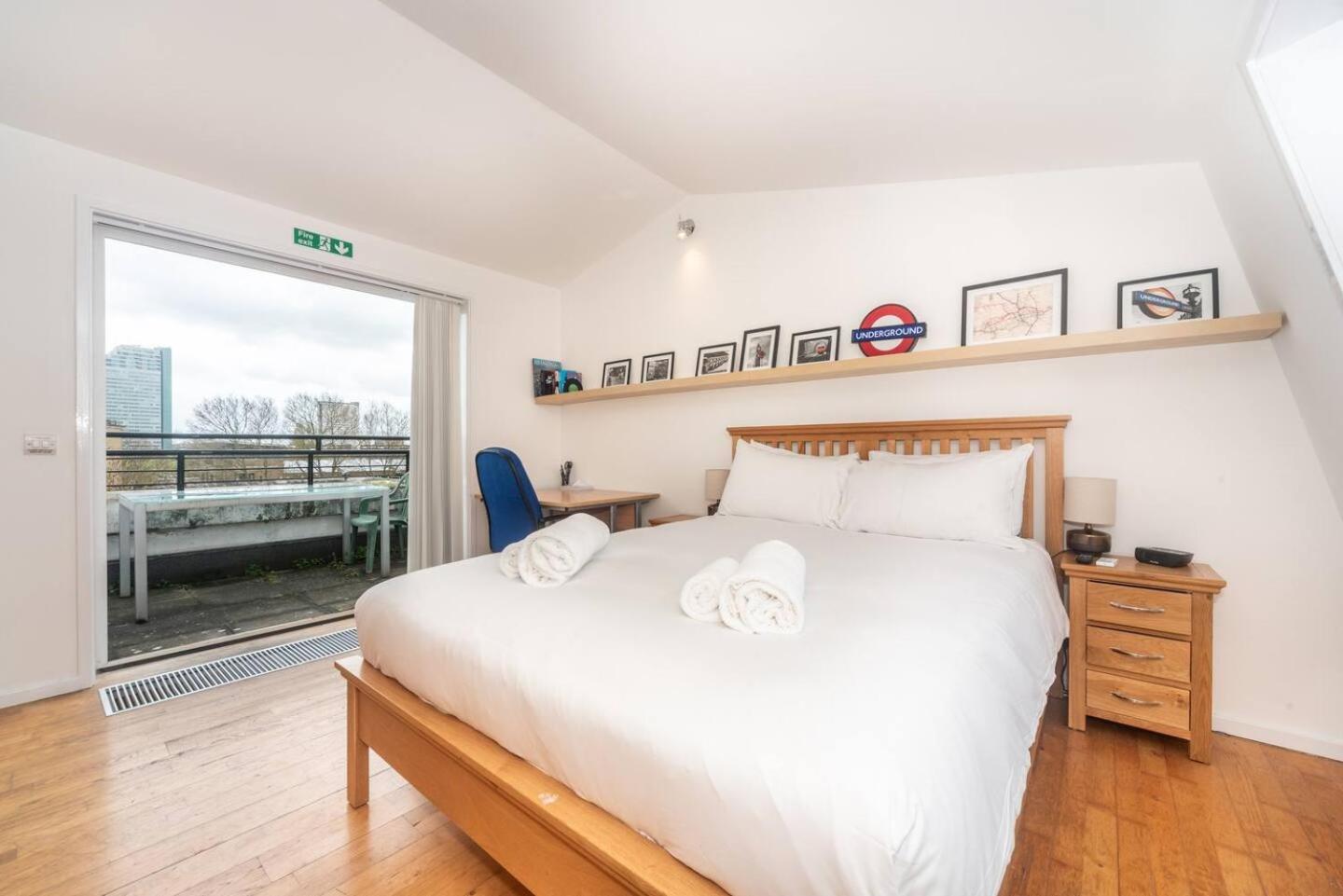 Sunny Maisonette With Views Over Canary Wharf, Londres Exterior foto