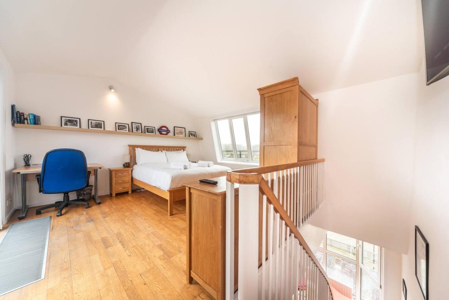 Sunny Maisonette With Views Over Canary Wharf, Londres Exterior foto