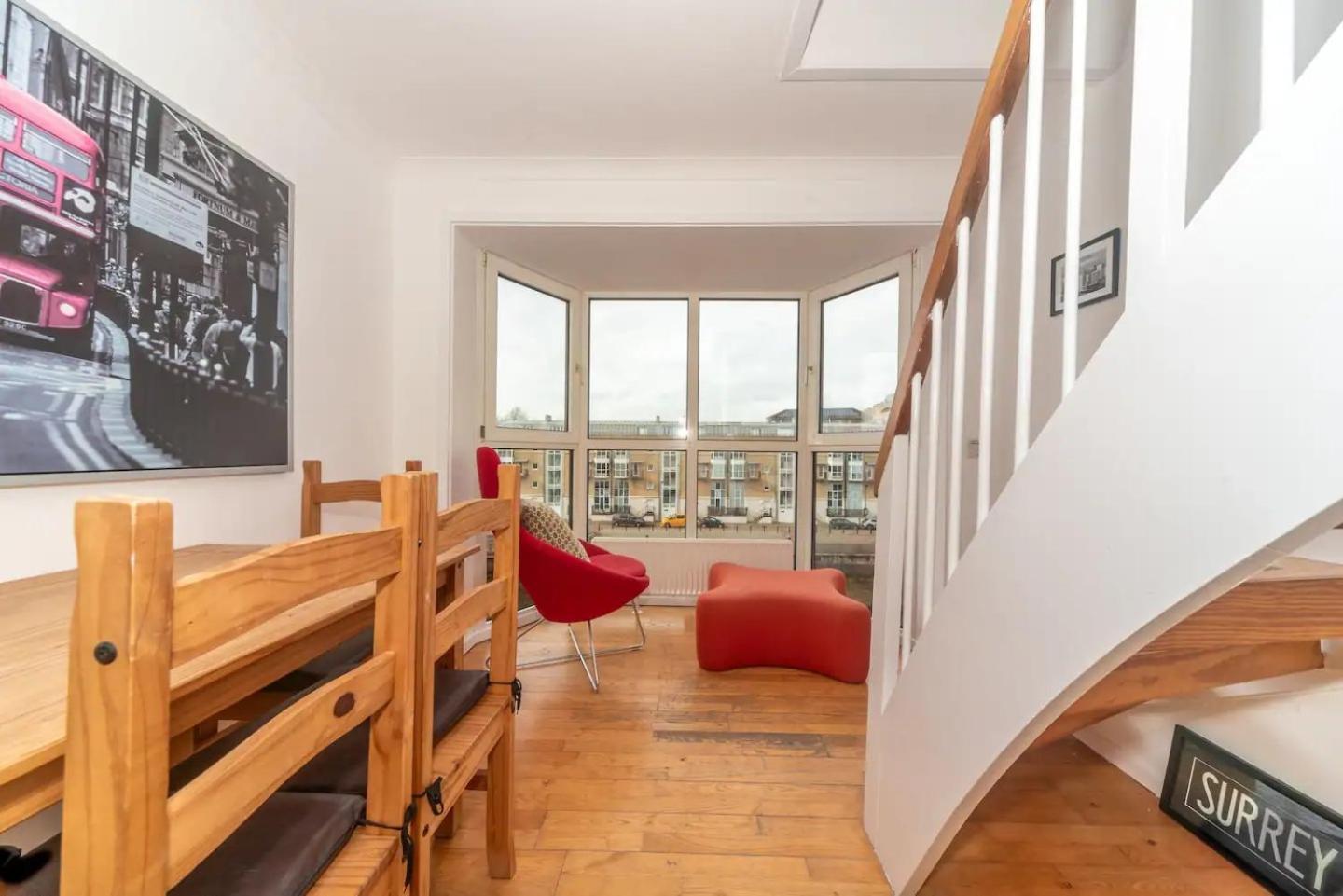 Apartamento Sunny Maisonette With Views Over Canary Wharf, Londres Exterior foto